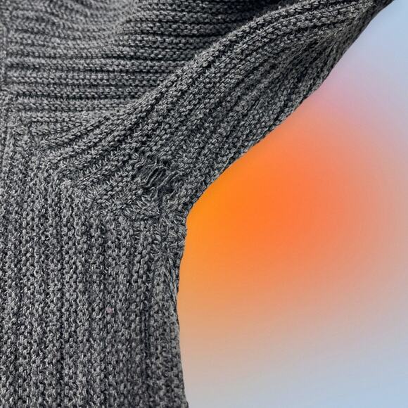 KNIT AVENUE Women’s Medium Gray Long Sweater - Picture 5 of 5